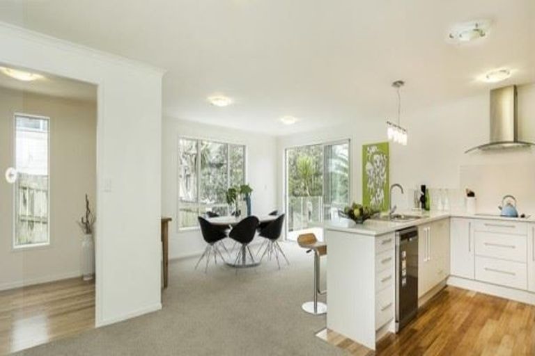 Photo of property in 19b Te Atatu Road, Te Atatu South, Auckland, 0610