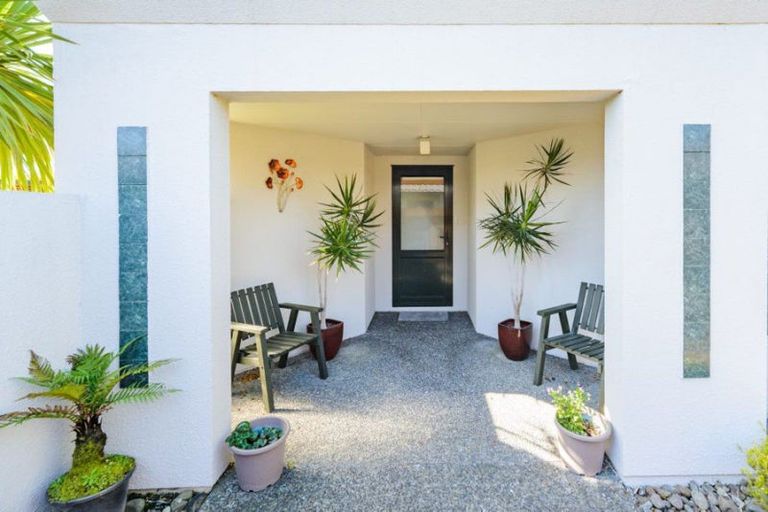 Photo of property in 39 Logan Way, Kelvin Grove, Palmerston North, 4414