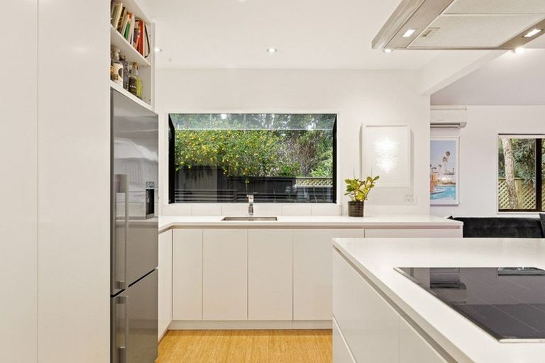 Photo of property in 1/47 Tui Glen Road, Birkenhead, Auckland, 0626