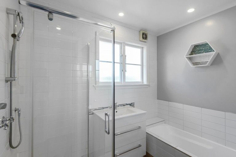 Photo of property in 18 Bideford Place, Dallington, Christchurch, 8061