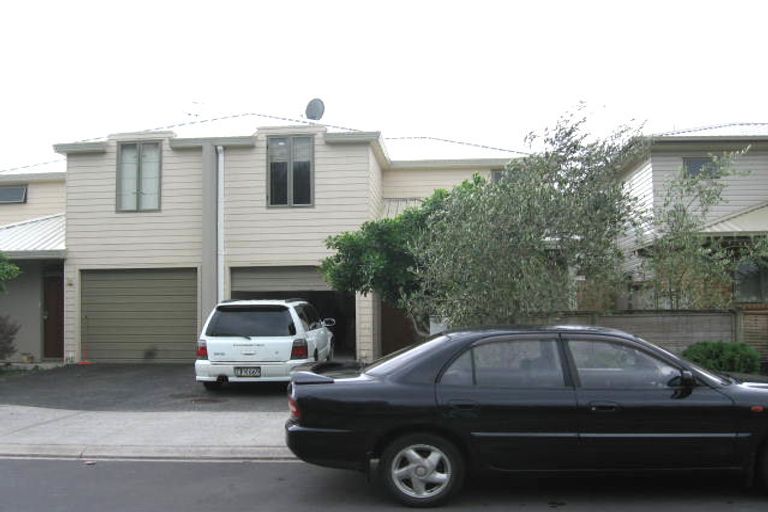 Photo of property in 35 Verdale Circle, Glen Eden, Auckland, 0602