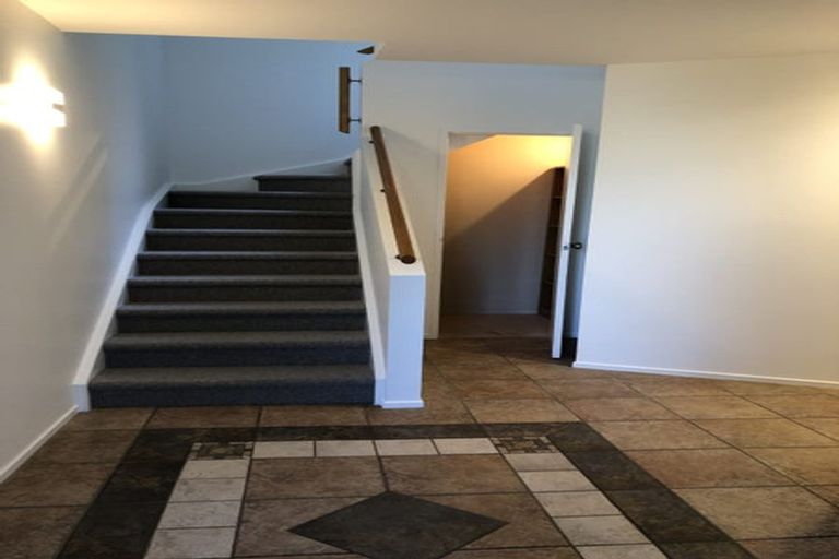 Photo of property in 1/12 Heath Avenue, Northcote, Auckland, 0627