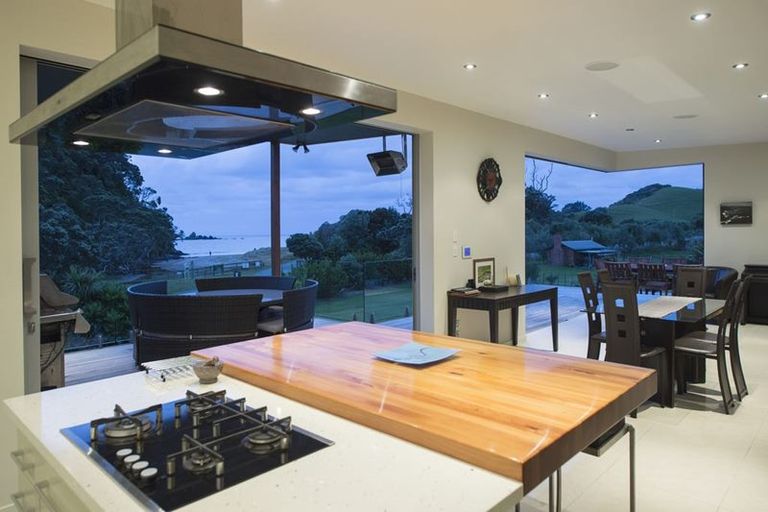 Photo of property in 231 Rockell Road, Whananaki, Hikurangi, 0181