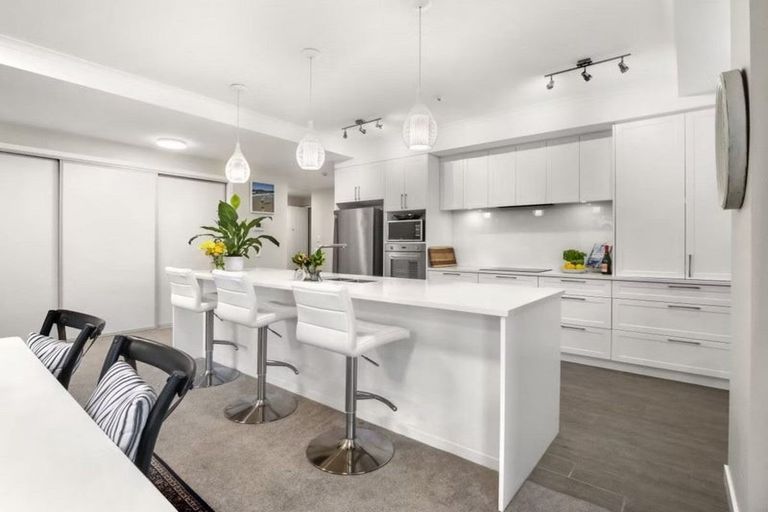 Photo of property in 73 Panorama Heights, Orewa, 0931