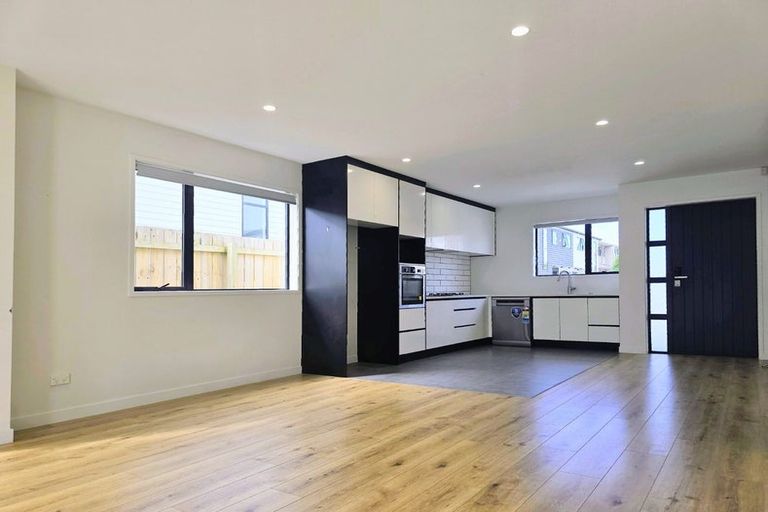 Photo of property in 7b Gulf Crest, Bucklands Beach, Auckland, 2012