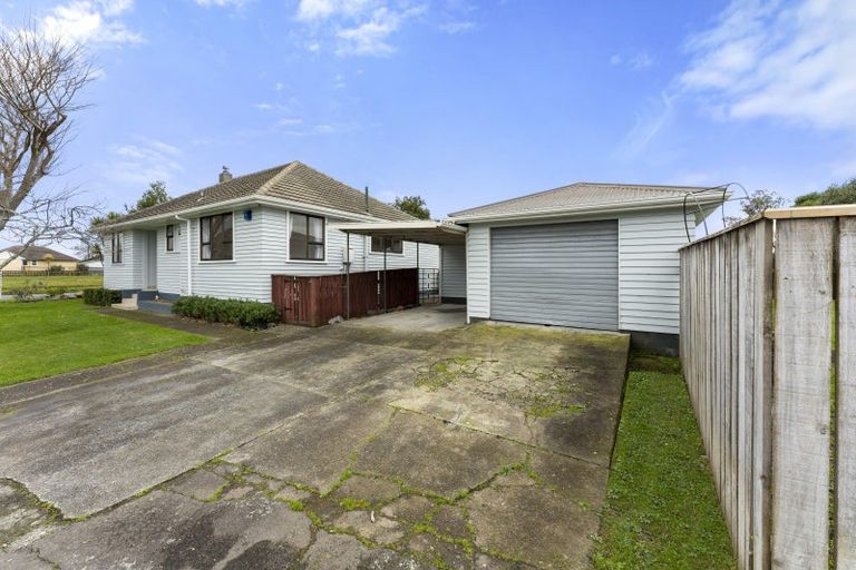 Photo of property in 11 Montrose Place, Takaro, Palmerston North, 4412