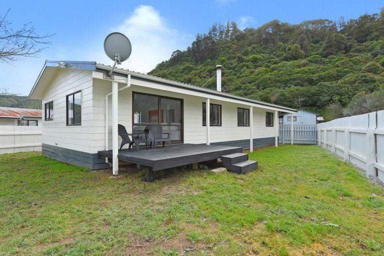 Photo of property in 100 Gillespies Road, Birchville, Upper Hutt, 5018