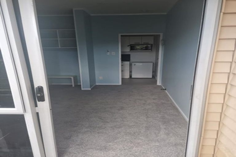 Photo of property in 10c Earl Road, Titirangi, Auckland, 0604