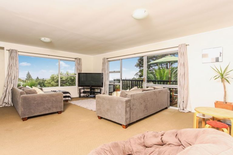 Photo of property in 1/135a Glengarry Road, Glen Eden, Auckland, 0602