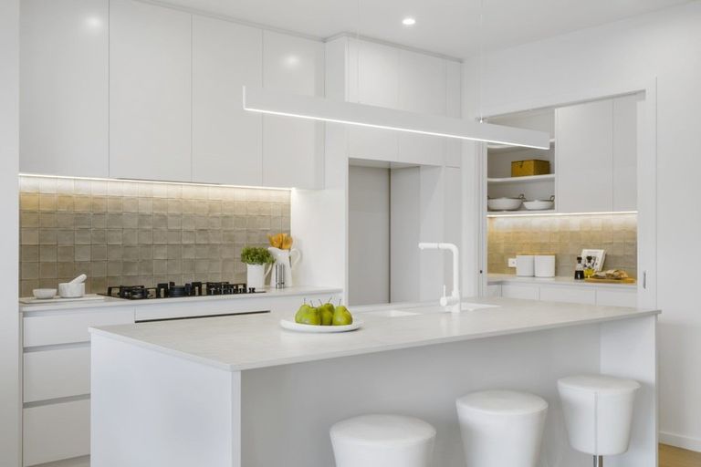 Photo of property in 1 Andrea Place, Sunnyhills, Auckland, 2010