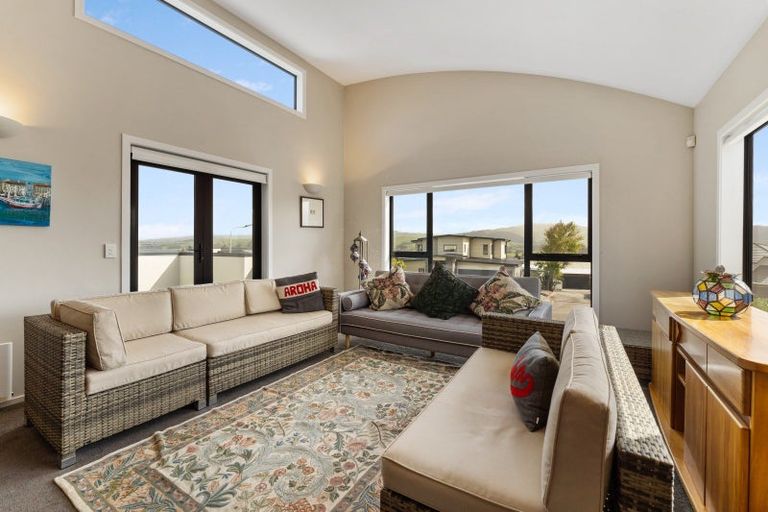 Photo of property in 8 Bowsprit Way, Whitby, Porirua, 5024