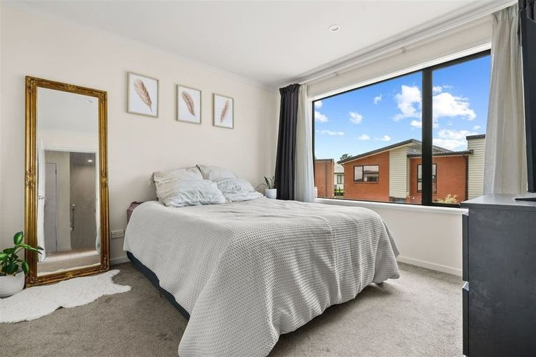 Photo of property in 4 Fermi Lane, Papakura, 2110