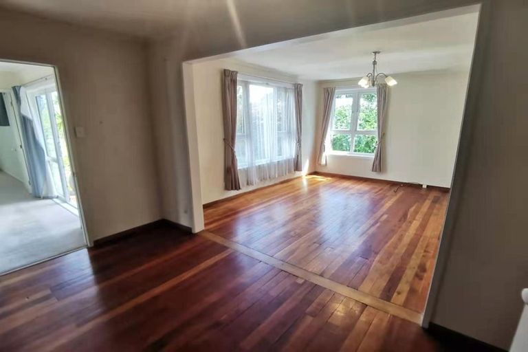 Photo of property in 1 Yeovil Road, Te Atatu Peninsula, Auckland, 0610