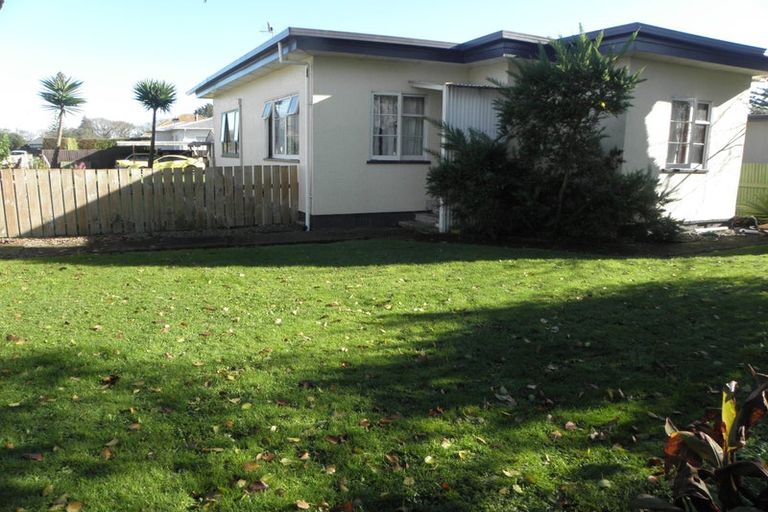 Photo of property in 2 Hobson Place, Takaro, Palmerston North, 4412