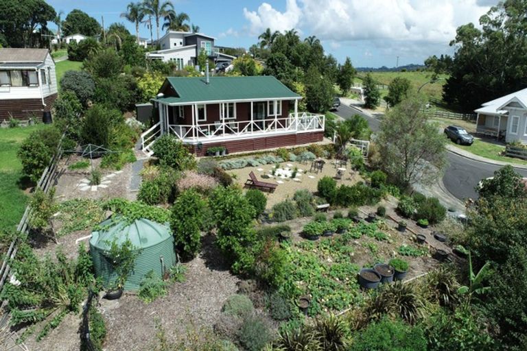 Photo of property in 3 Heaths Way, Pahi, Paparoa, 0571