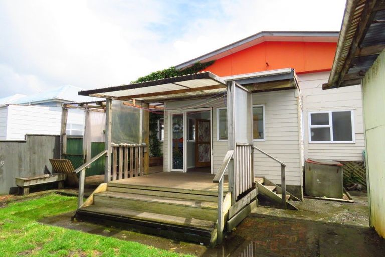 Photo of property in 35 Queen Street, Westport, 7825