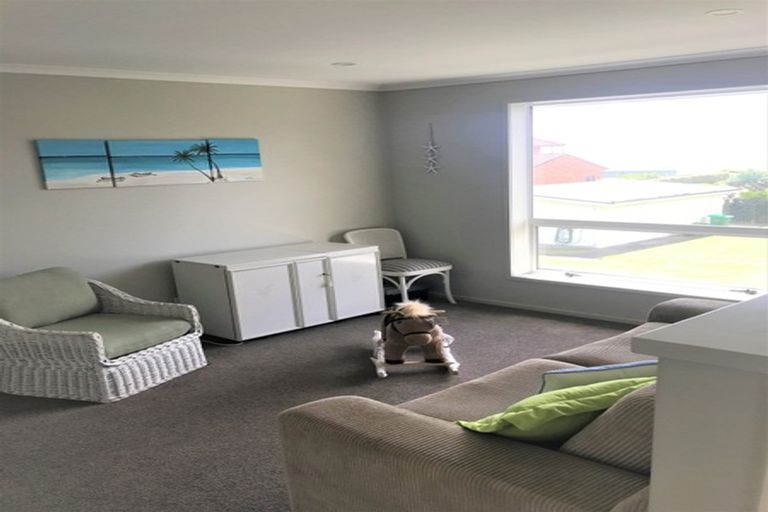 Photo of property in 63a Walton Street, Red Beach, 0932