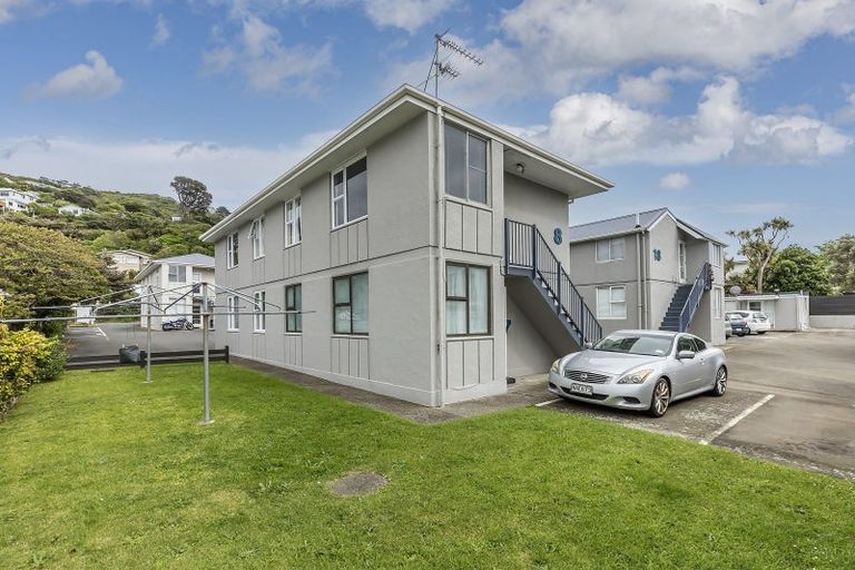 Photo of property in 7/127 Queens Drive, Lyall Bay, Wellington, 6022