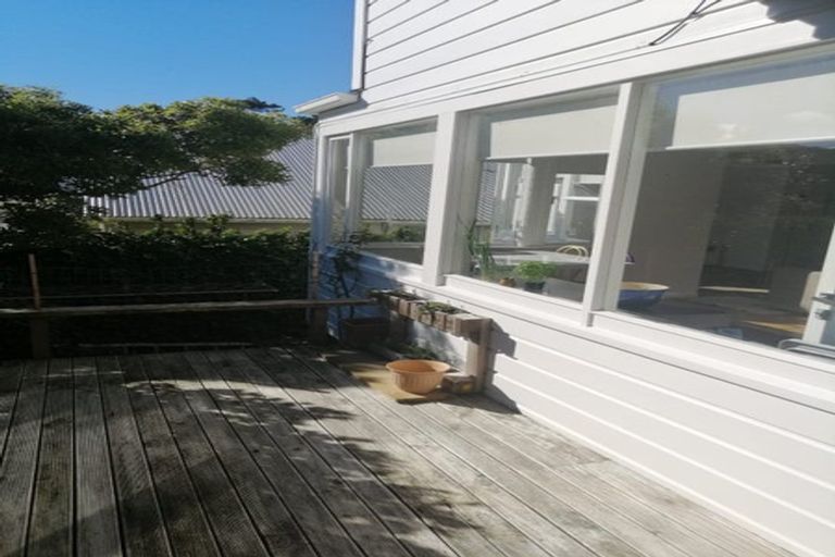 Photo of property in 35 North Terrace, Kelburn, Wellington, 6012