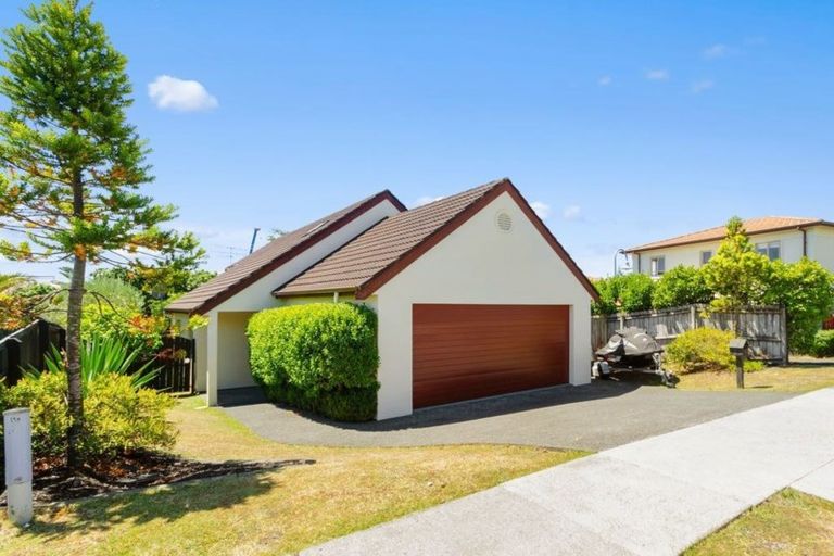 Photo of property in 11 Aclare Place, East Tamaki, Auckland, 2016