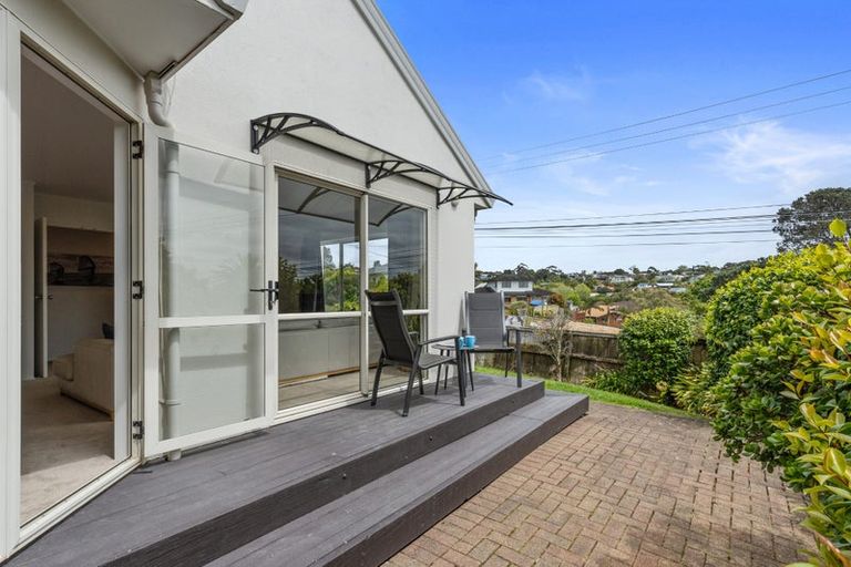 Photo of property in 2/893 Beach Road, Waiake, Auckland, 0630