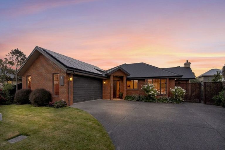 Photo of property in 5 Rooney Place, Aidanfield, Christchurch, 8025