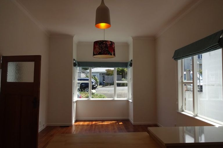 Photo of property in 73 Queens Drive, Lyall Bay, Wellington, 6022