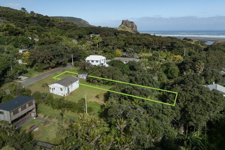 Photo of property in 116 Garden Road, Piha, 0772
