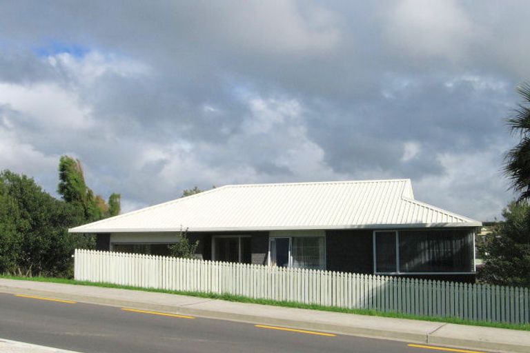 Photo of property in 31 Marellen Drive, Red Beach, 0932