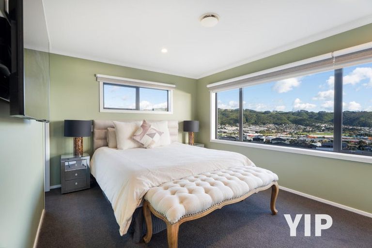 Photo of property in 10 Okupe Grove, Aotea, Porirua, 5024