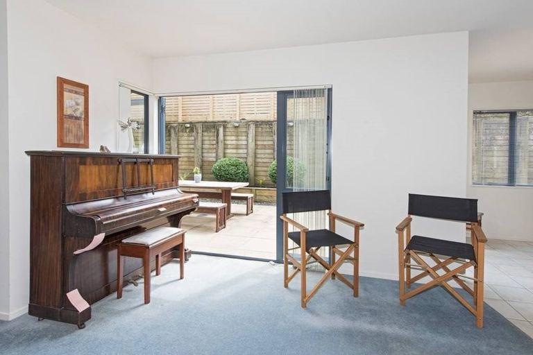 Photo of property in 114 Astley Avenue, New Lynn, Auckland, 0600