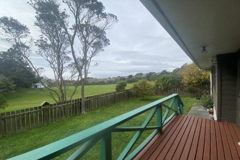 Photo of property in 39a Horokiwi Road West, Newlands, Wellington, 6037