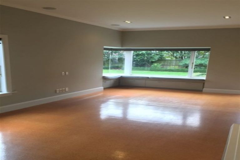 Photo of property in 17 Saint Andrews Square, Strowan, Christchurch, 8052