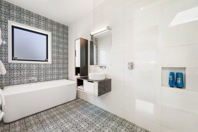 Photo of property in 37 Pendeen Crescent, Jacks Point, Queenstown, 9371