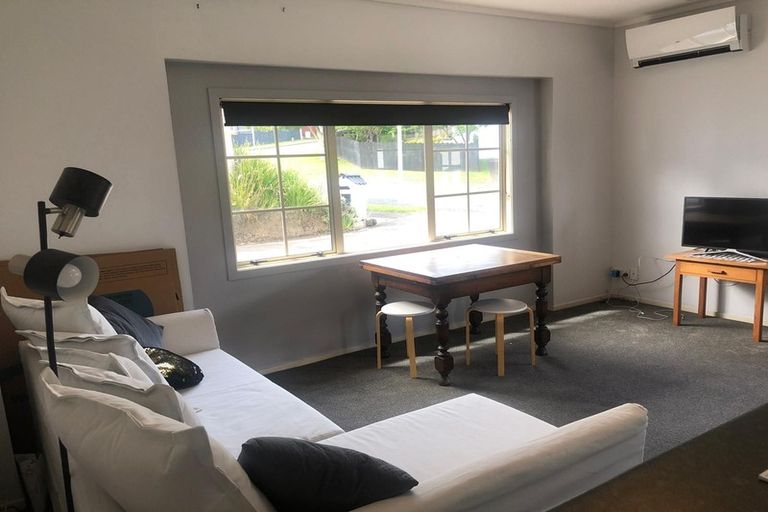 Photo of property in 8 Himalaya Drive, Half Moon Bay, Auckland, 2012