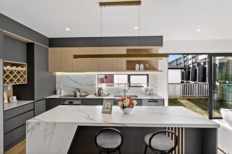 Photo of property in 20 Mara Way, Sunnyvale, Auckland, 0612