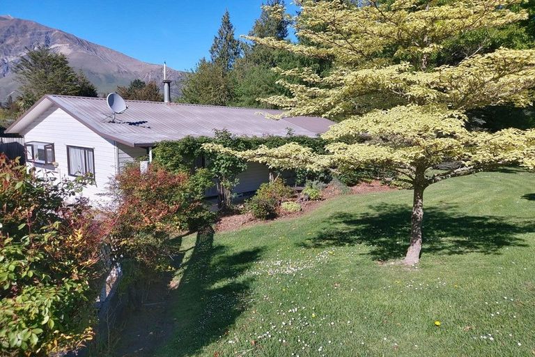 Photo of property in 1 Harper Place, Lake Coleridge, 7572