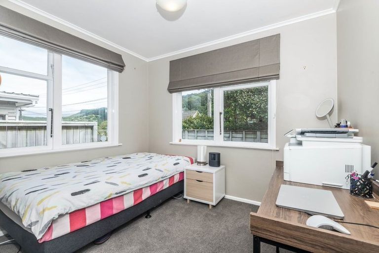 Photo of property in 24 Franklyn Road, Tawa, Wellington, 5028