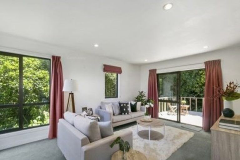 Photo of property in 9 Jenness Grove, Harbour View, Lower Hutt, 5010