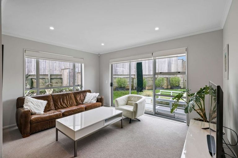 Photo of property in 30 William Wallbank Crescent, Swanson, Auckland, 0614