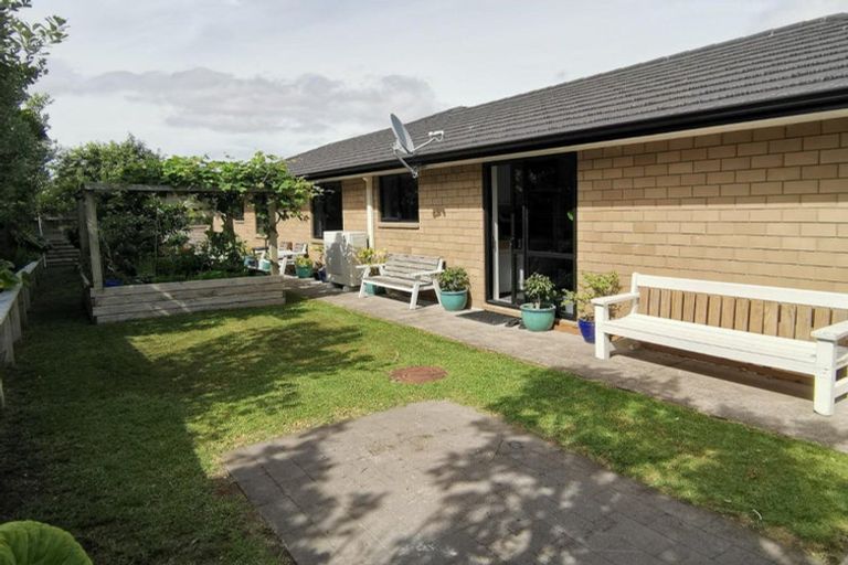 Photo of property in 17 Roto View, One Tree Point, 0118