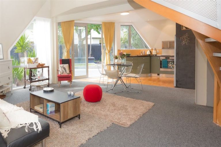 Photo of property in 2/280 Memorial Avenue, Burnside, Christchurch, 8053