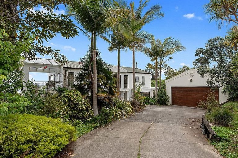 Photo of property in 7 Chatham Avenue, Paremoremo, Auckland, 0632