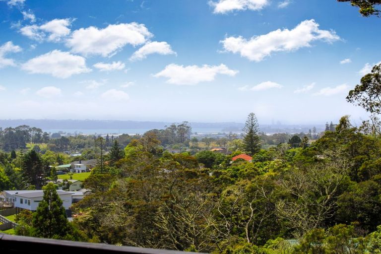 Photo of property in 1/135a Glengarry Road, Glen Eden, Auckland, 0602