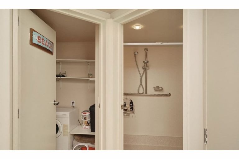 Photo of property in 52 Batten Grove, The Pines Beach, 7630