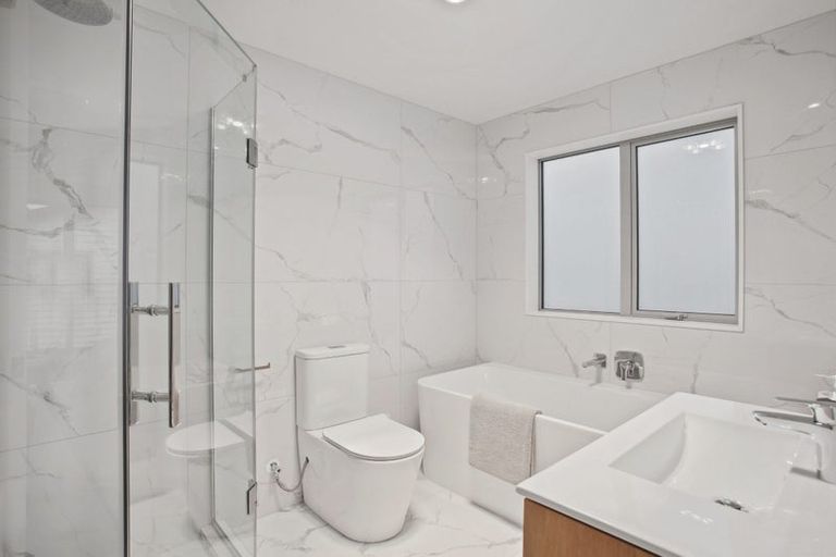 Photo of property in 37b Sorrel Crescent, Bucklands Beach, Auckland, 2012