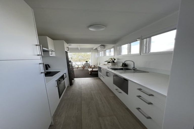 Photo of property in 2/8 Rewi Street, Torbay, Auckland, 0630