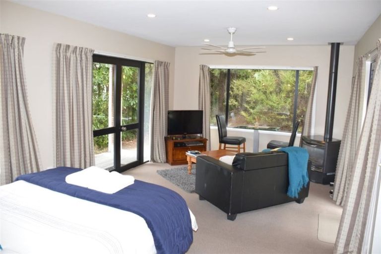 Photo of property in 6888h Christchurch Akaroa Road, Takamatua, 7581