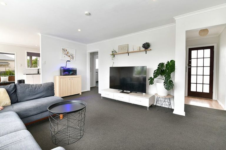 Photo of property in 32 Karaka Street, Helensville, 0800