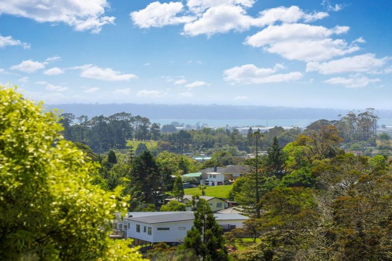 Photo of property in 1/135a Glengarry Road, Glen Eden, Auckland, 0602